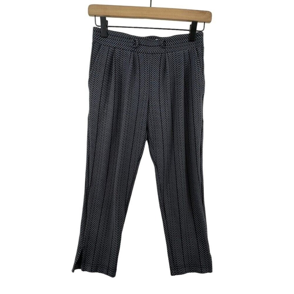 Betabrand Capri Pants gray and black chevron print skinny